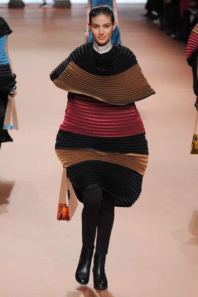 Look 4